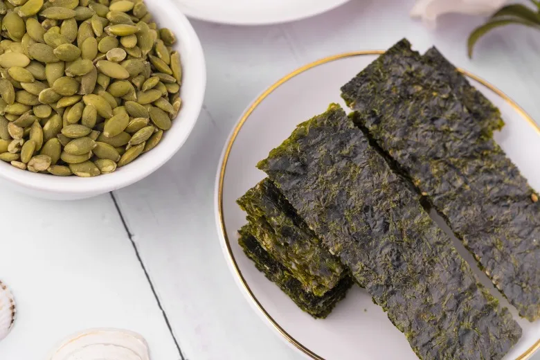 Safety Instant Seaweed Snack with Nuts Topping 32g with Health Report