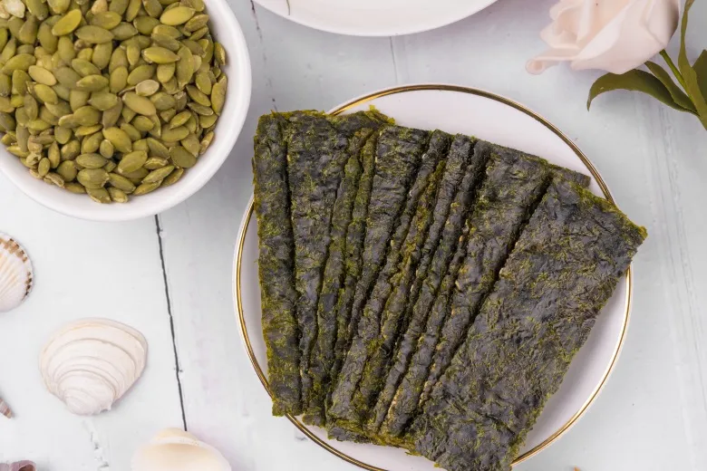 Safety Instant Seaweed Snack with Nuts Topping 32g with Health Report